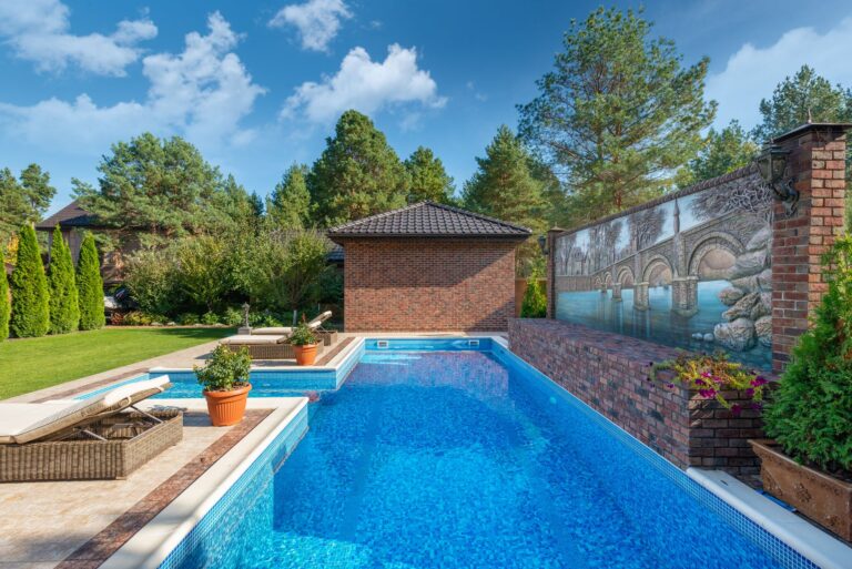 4 Things You Should Consider When Choosing Your Pool’s Shape