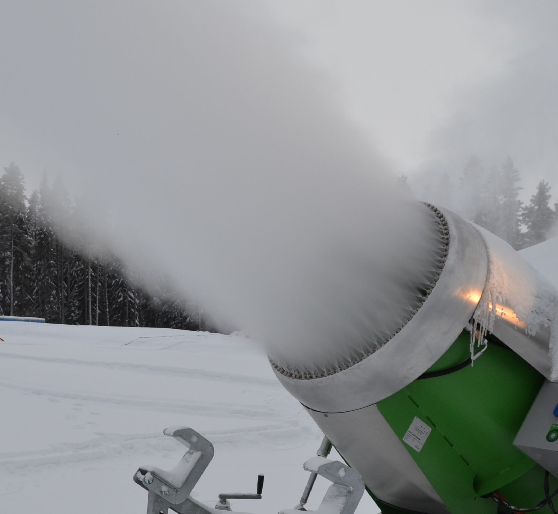 3 Types Of Snowmaking Machines And Their Uses Cii Central